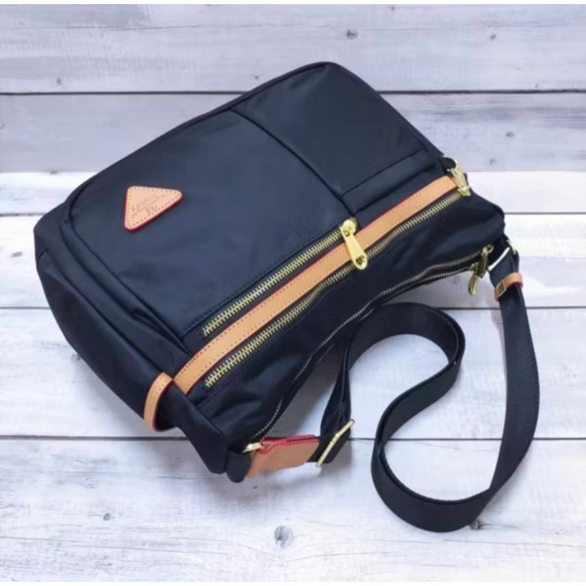 Misstery斜背包/防水 雙拉鍊A88- 209黑色-細節圖3