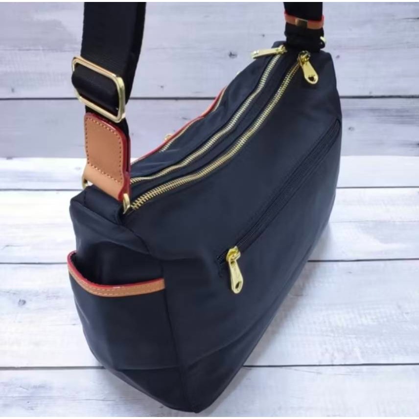 Misstery斜背包/防水 雙拉鍊A88- 209黑色-細節圖6