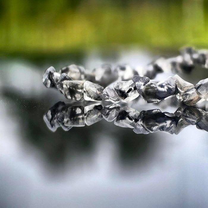 ╭＊黑銀鈦＊╮天然黑銀鈦隨形手串5mm 手圍16 水晶 晶礦-細節圖2