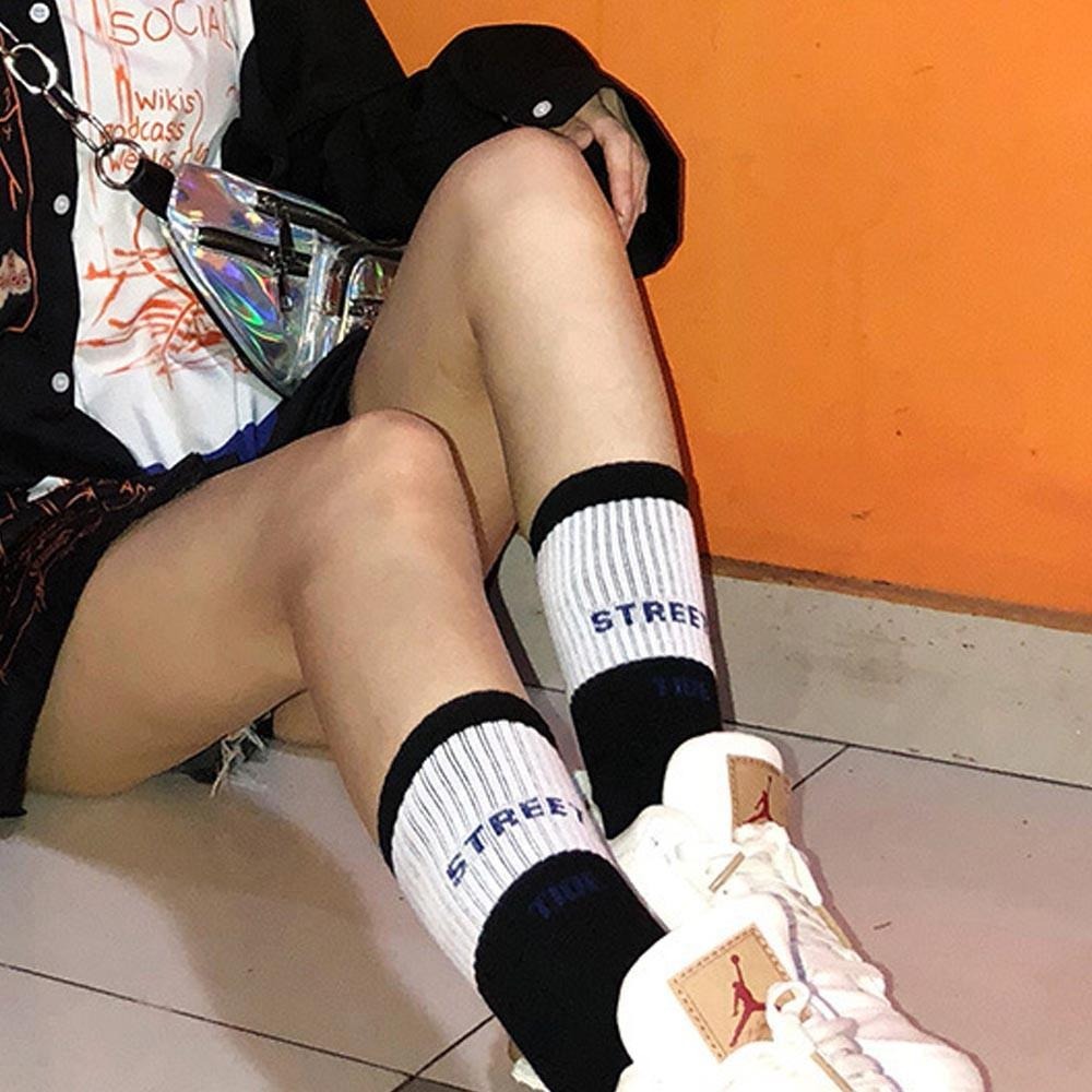 【Mei-Do】堆堆襪 刺繡字母 中筒襪 潮襪 學院風 滑板襪 薄款襪子 運動襪 男女同款-細節圖4