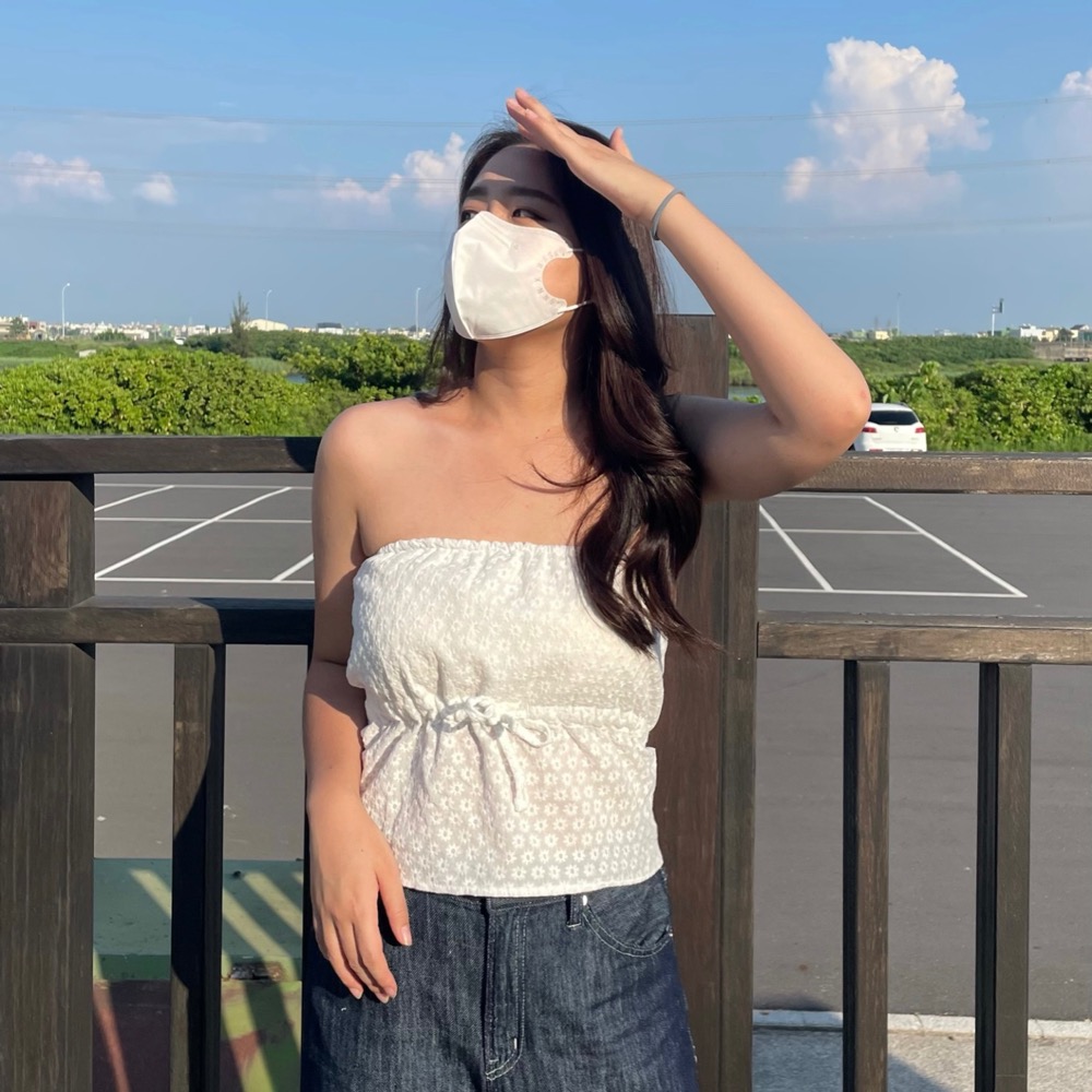 現貨 正韓 小雛菊平口背心 淺藍/深藍/白 TJSELF 碎花背心 碎花平口背心 碎花上衣 碎花平口 綁帶平口背心 女裝-細節圖2