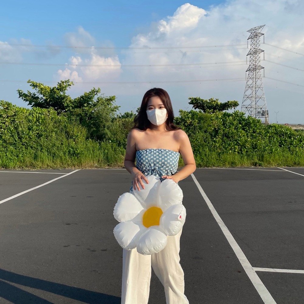 現貨 正韓 小雛菊平口背心 淺藍/深藍/白 TJSELF 碎花背心 碎花平口背心 碎花上衣 碎花平口 綁帶平口背心 女裝-細節圖3