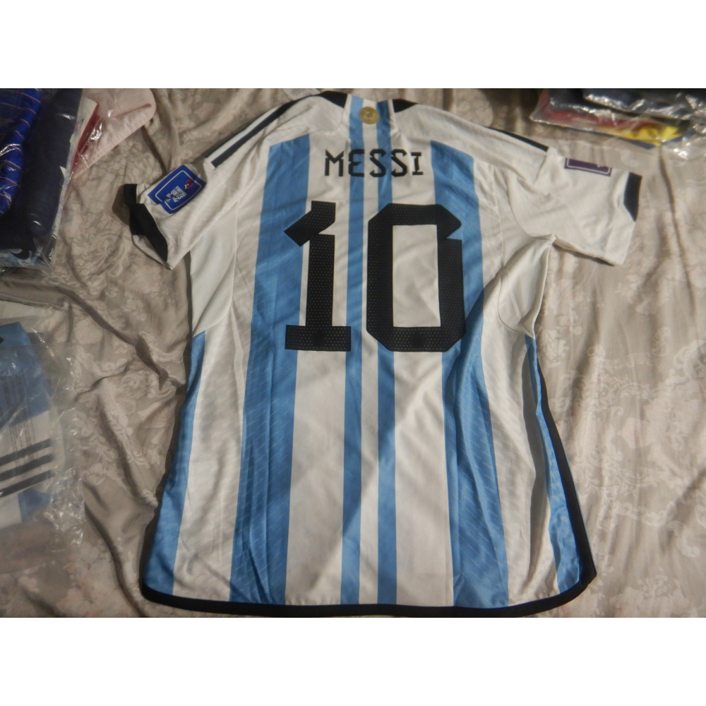 絕對經典 2022世界盃 阿根廷冠軍主場球員版含世界盃臂章隊賽日期 MESSI 梅西 黃金尺寸亞版XL-細節圖7