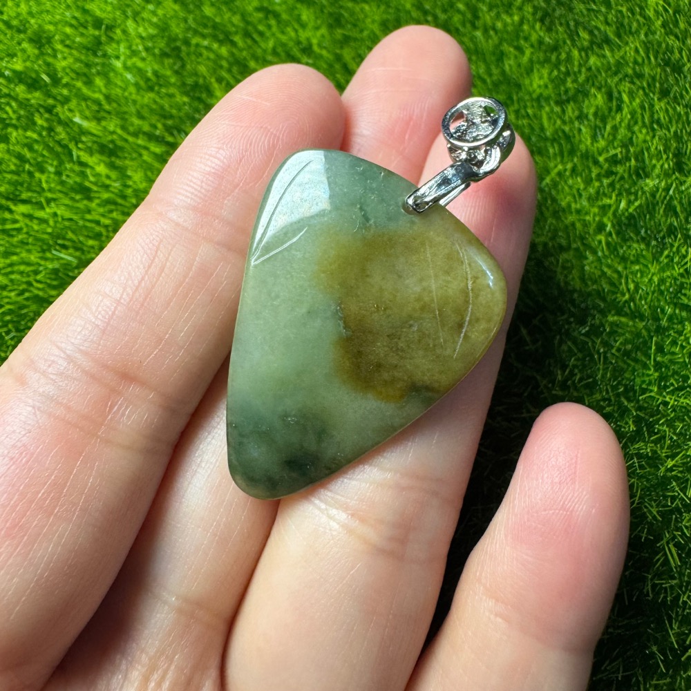 [ 特價出清] 天然緬甸 A 貨翡翠 小龍牌 俏色巧雕 白龍 雙彩-細節圖2