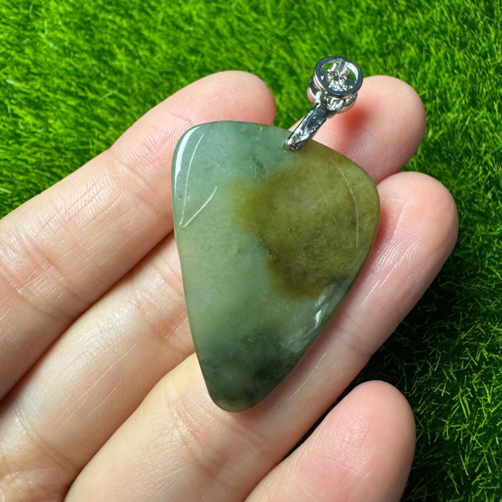 [ 特價出清] 天然緬甸 A 貨翡翠 小龍牌 俏色巧雕 白龍 雙彩-細節圖3