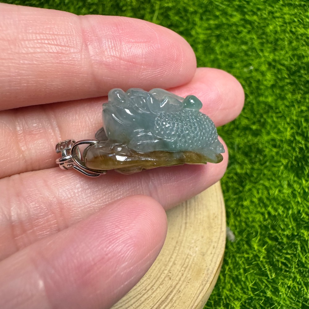[ 收藏精品] 天然緬甸 A 貨翡翠 藍水帶冰黃翡 三腳金蟾 招財墜 含 s925 銀扣-細節圖4