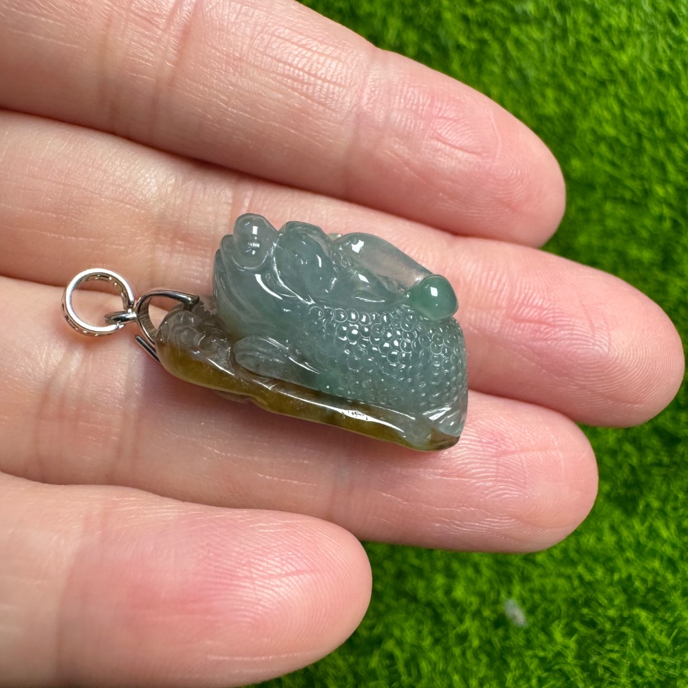 [ 收藏精品] 天然緬甸 A 貨翡翠 藍水帶冰黃翡 三腳金蟾 招財墜 含 s925 銀扣-細節圖10