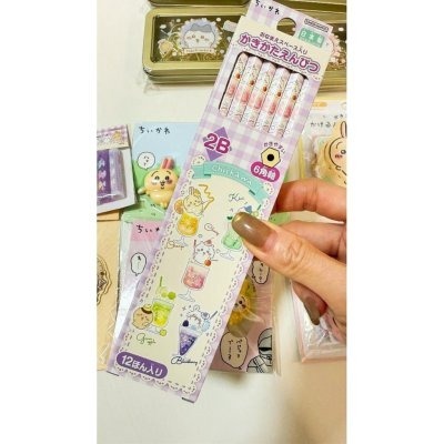 ＊DDJP小舖＊ 日本限定 吉依卡哇 吉伊卡哇 文具套組禮盒 文具組 2B鉛筆 筆蓋 迴紋針 吊飾 鑰匙圈 磁鐵 鉛筆盒-規格圖11