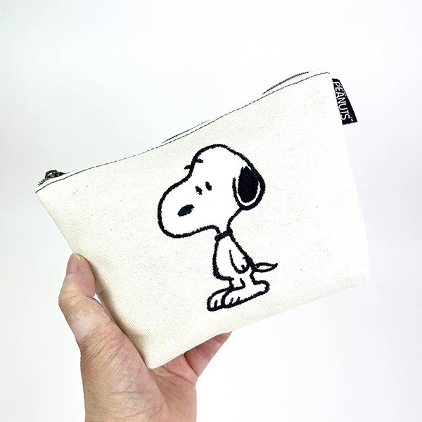 ＊DDJP小舖＊日本正版 snoopy史努比 歐拉夫 刺繡船型拉鍊包 素面款 英倫格紋款 化妝包 拉鍊包 收納小包 收納-細節圖6