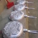 平底鍋:鐵鍋 材質:樹質 顏色:銀 寬有:26公分 長有:47公分