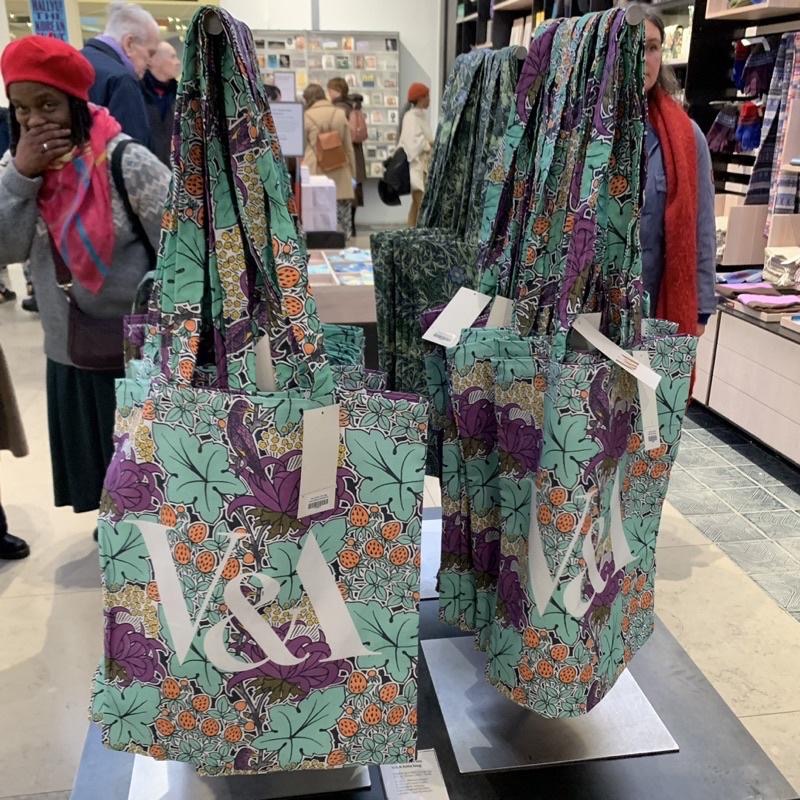 『英國代購🇬🇧/現貨』V&A Museum 維多利亞美術館 帆布包 帆布袋 倫敦 VA 托特包 千鳥格 千鳥紋 睡蓮-細節圖4