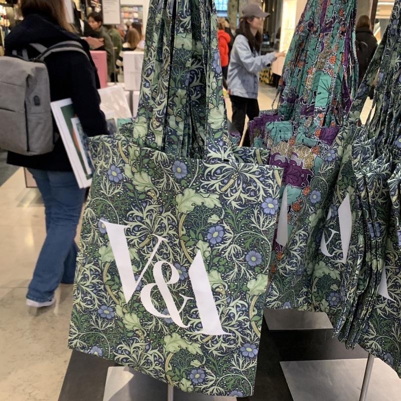 『英國代購🇬🇧/現貨』V&A Museum 維多利亞美術館 帆布包 帆布袋 倫敦 VA 托特包 千鳥格 千鳥紋 睡蓮-細節圖5