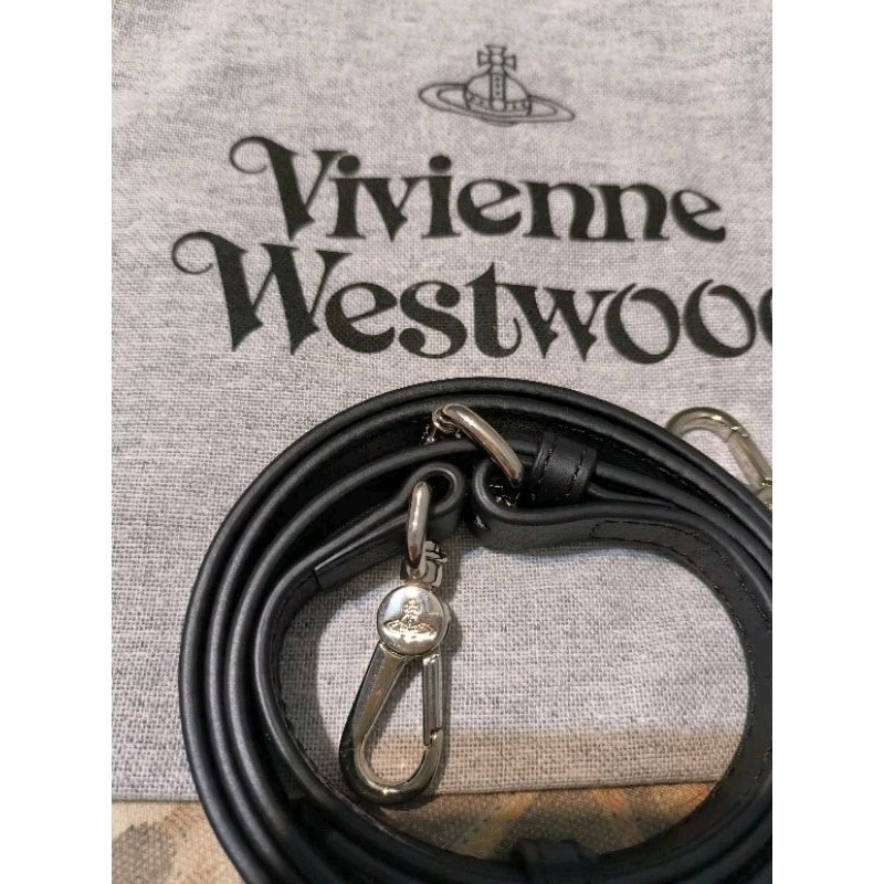 全新正品 Vivienne Westwood Anna 星球浮雕Logo斜背相機包 西太后黑色側背包-細節圖5