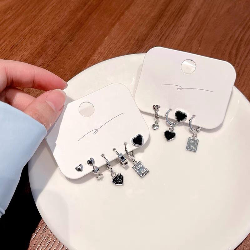 甜酷黑愛心四件套耳環2022年新款潮小眾設計感高級耳飾女耳釘套裝-細節圖2
