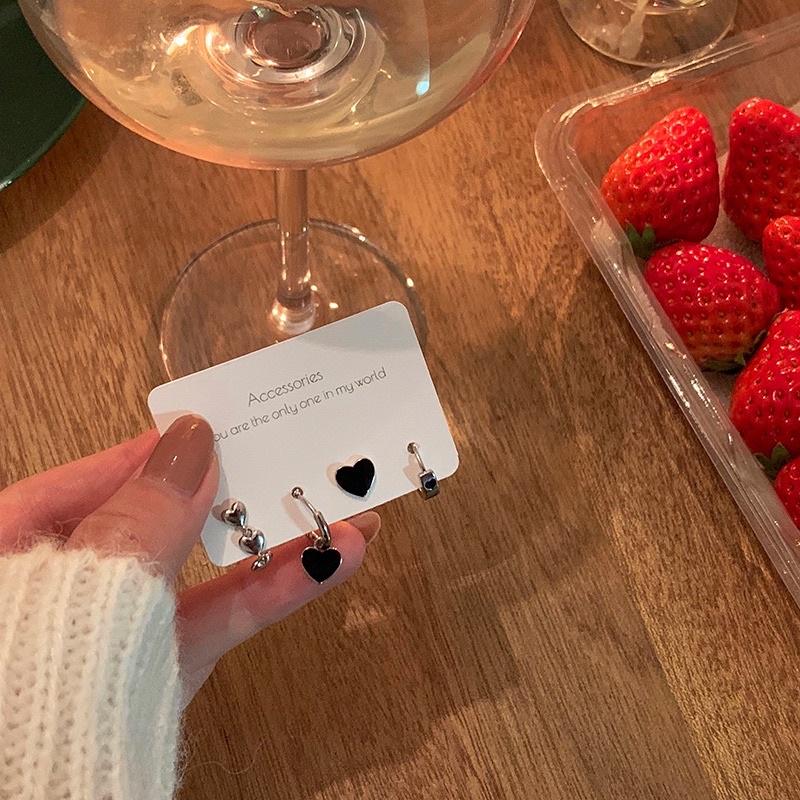 甜酷黑愛心四件套耳環2022年新款潮小眾設計感高級耳飾女耳釘套裝-細節圖4