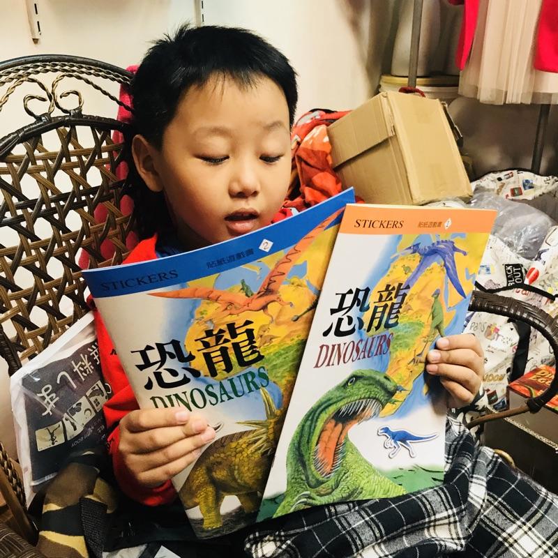 台灣童書-恐龍貼紙遊戲書(全二冊)1+1兩本$79 恐龍玩具貼紙 兒童恐龍貼紙書-細節圖4