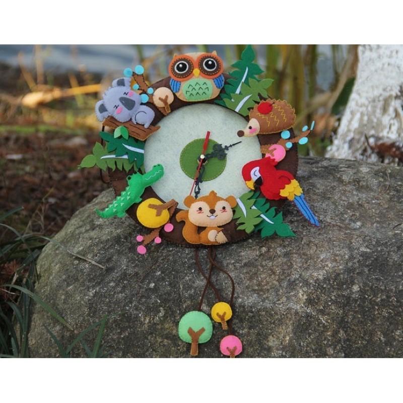 聖誕節森林party掛鐘大鐘錶掛飾聖誕花環不織布手工製作布藝手工時鐘diy材料包玩具 不織布材料包 聖誕花圈收工-細節圖4