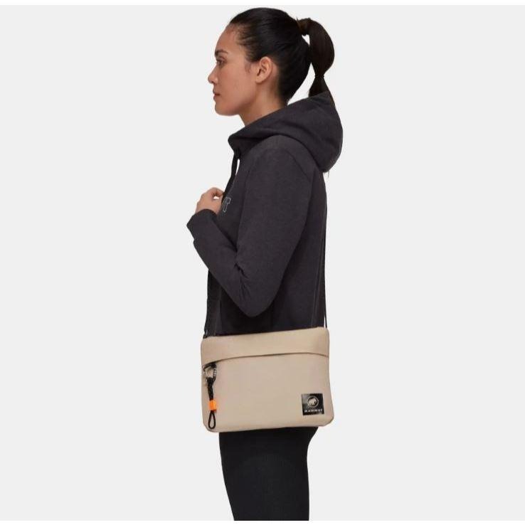 -滿3000免運-MAMMUT 長毛象 Xeron Sacoche 2L 經典日常側背包/281000180/野生棕-細節圖3