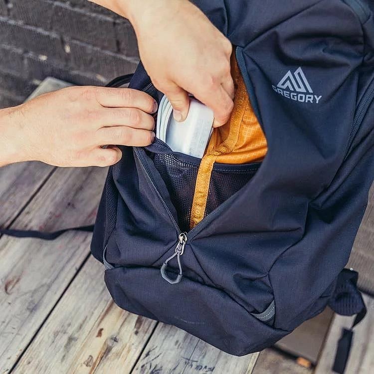 [雙和專賣店] GREGORY RHUNE 20L 多功能後背包/GG143375/土狼棕-細節圖4