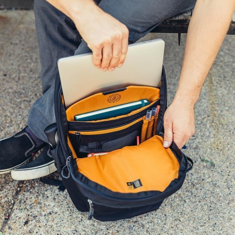 [雙和專賣店] GREGORY RHUNE 20L 多功能後背包/GG143375/碳黑色-細節圖5