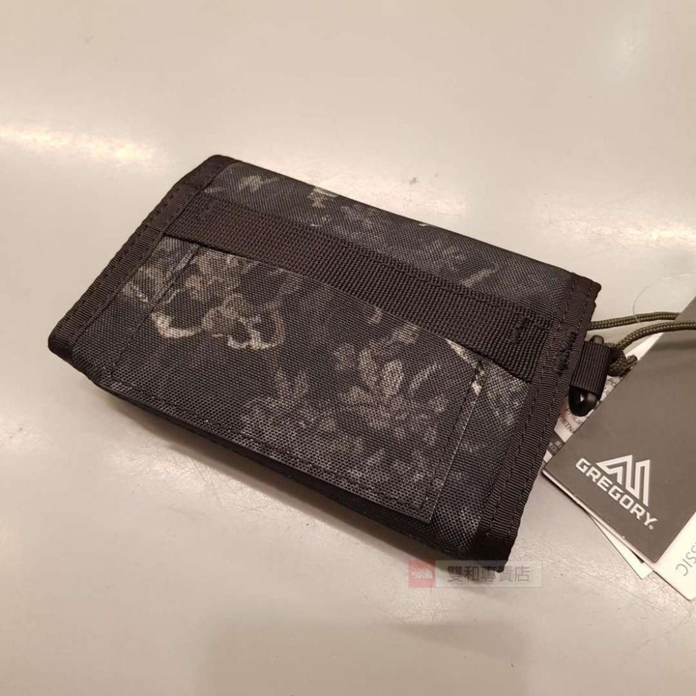 -滿3000免運-[雙和專賣店]GREGORY TRIFOLD WALLET零錢包/GG135129/闇黑印花-細節圖2