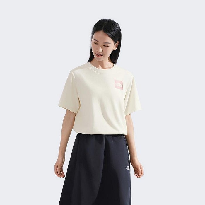 -滿3000免運-[雙和專賣店] THE NORTH FACE 女 吸濕排汗短袖T恤/8DCH/沙白-細節圖5