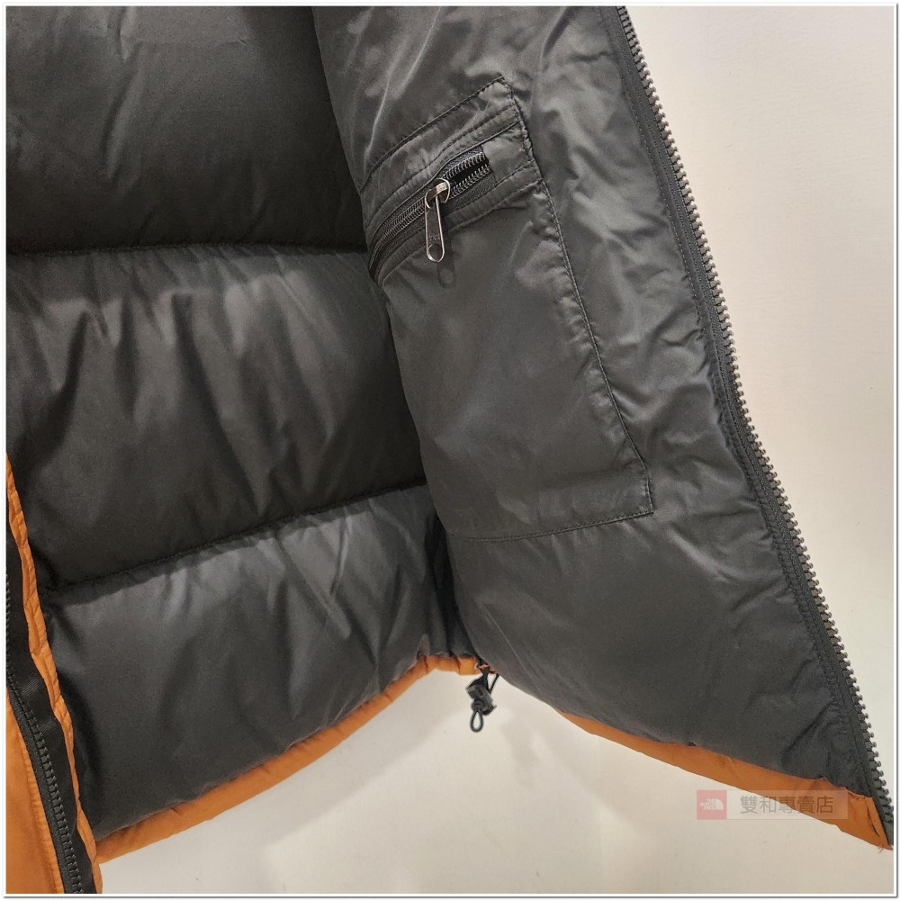 -滿3000免運-雙和專賣店【經典復刻】THE NORTH FACE1996 Nuptse羽絨背心/3JQQ/棕黑-細節圖4