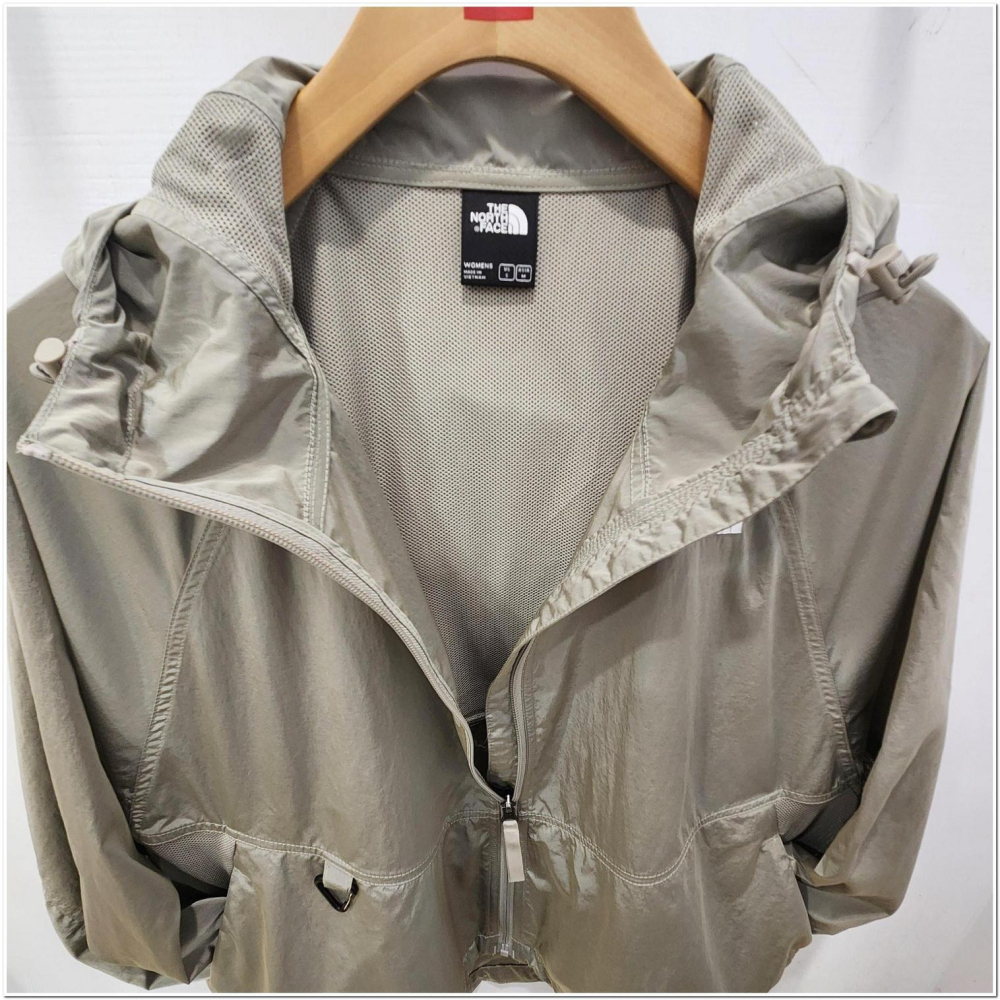 [雙和專賣店] THE NORTH FACE 女 防曬涼感連帽外套/8FZT/沙丘白-細節圖2