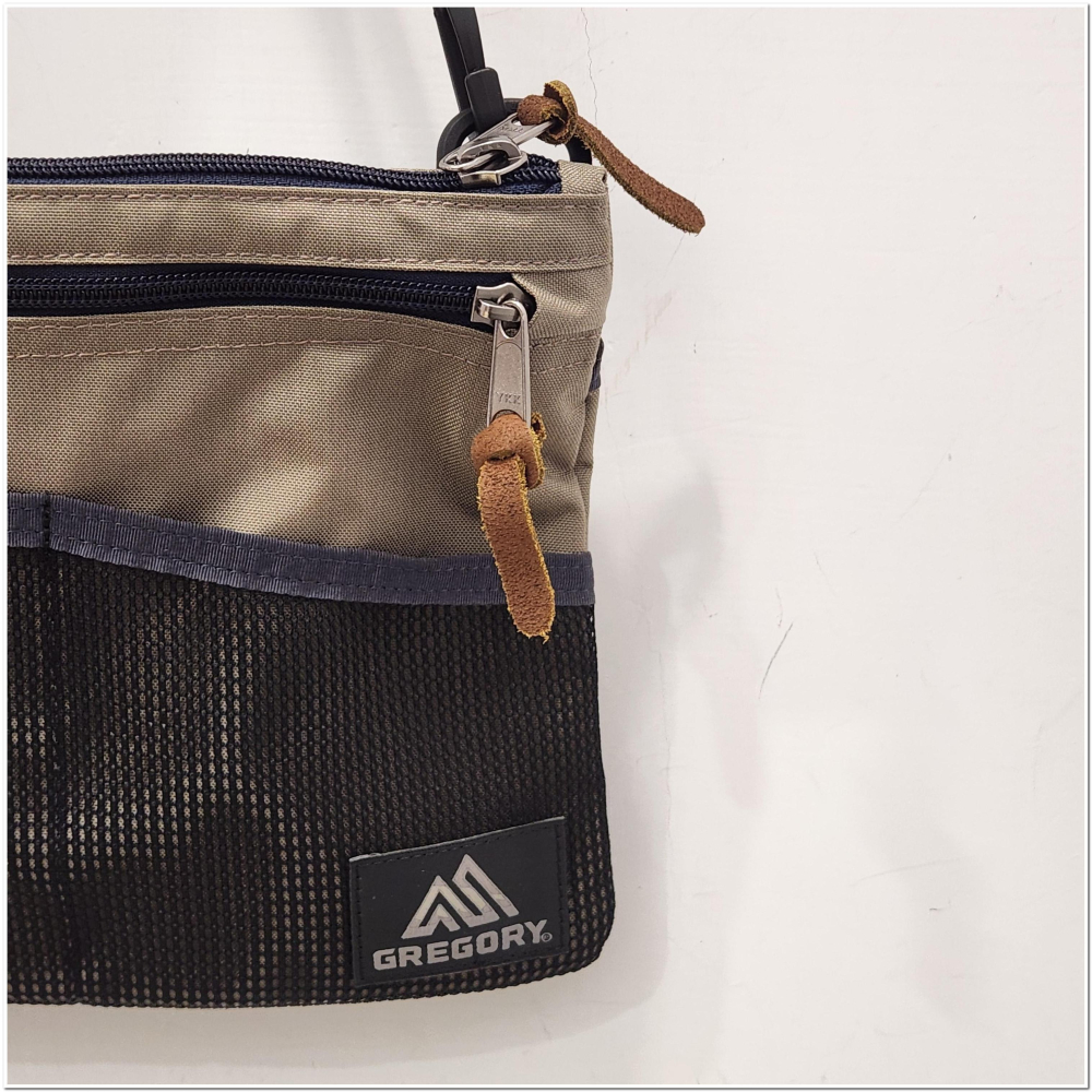 [雙和專賣店]GREGORY 2L SACOCHE/斜背包/GG109457/沙暴棕-細節圖2