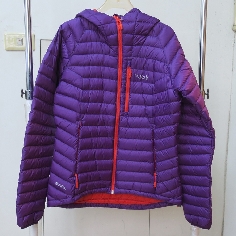 *零碼出清*(女)【RAB】MICROLIGHT 超輕連帽羽絨外套(剩12號)-紫色 53833QDA65N-細節圖3