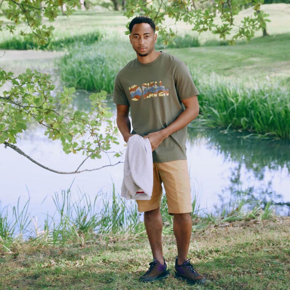 (男)【北極狐Fjallraven】Multicolor Logo 短袖T恤-月桂綠 12600268-625-細節圖4