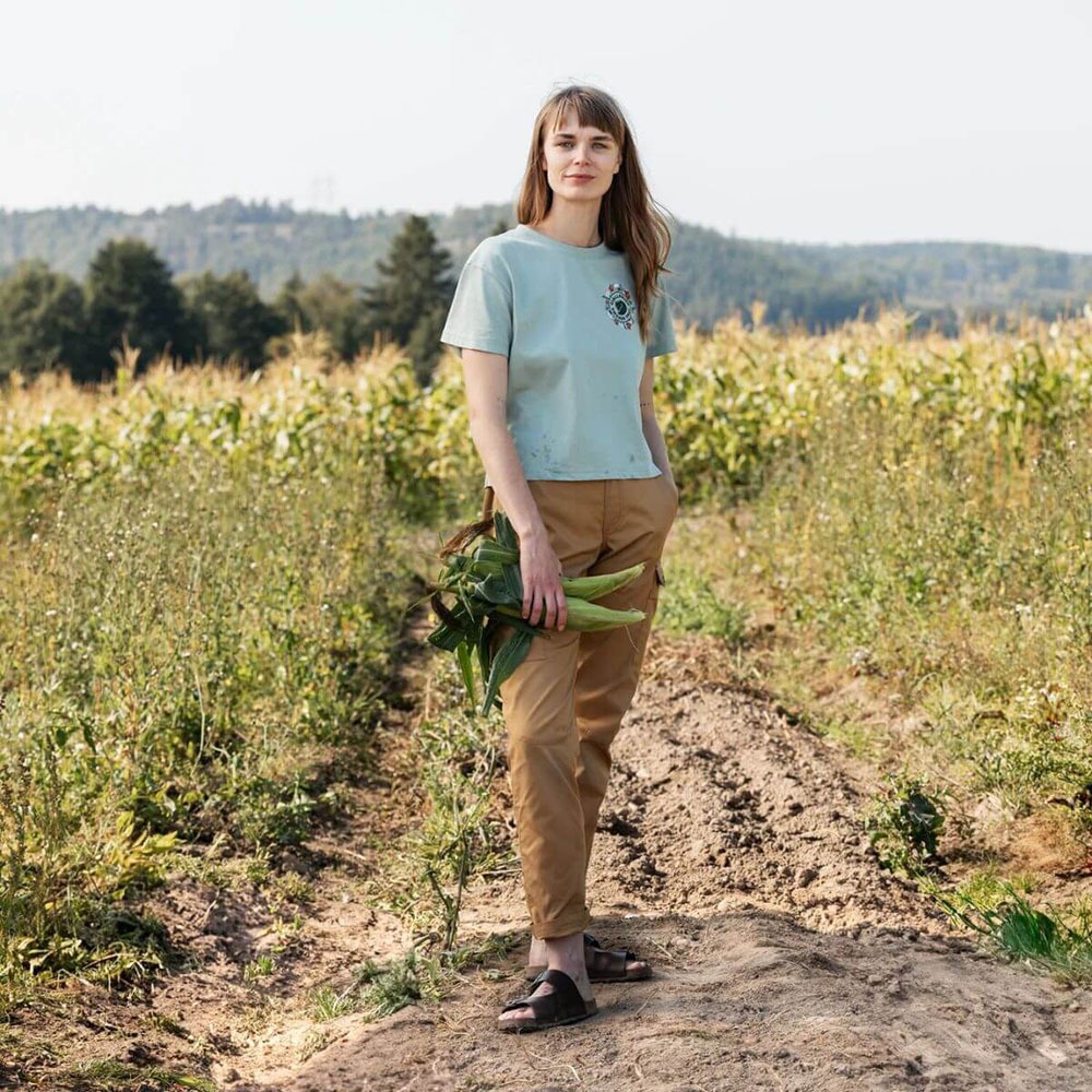 (女)【北極狐Fjallraven】Fjällblomster Logo 短袖T恤-粉筆白 14600213-113-細節圖3