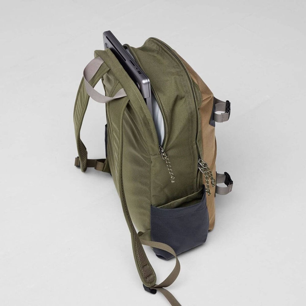 【北極狐Fjallraven】Vardag Backpack 17L後背包-煤炭黑/綠黏土 23200300-細節圖7