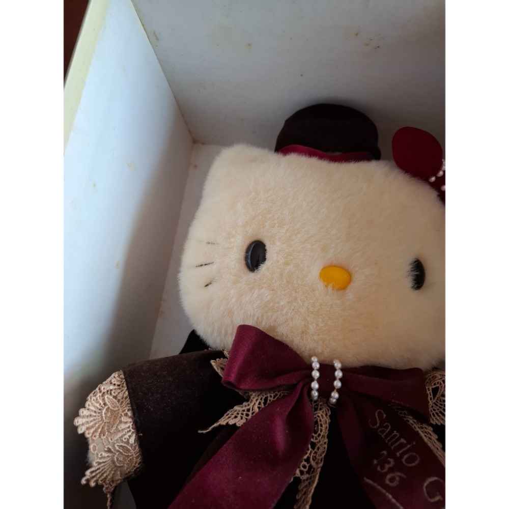 日本製進口 絕版Hello kitty 古典造型西洋娃娃有編號236的夢幻逸品 現貨一隻 二手〔有外盒〕-細節圖2