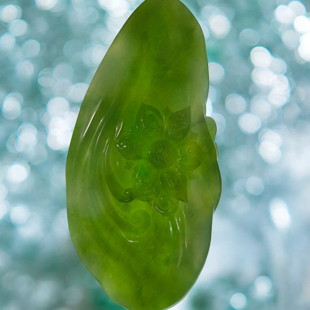 天然緬甸A貨翡翠 滿綠持劍觀音 種老起膠 化底無棉 法相莊嚴 大師工藝附證書 收藏盒-細節圖3