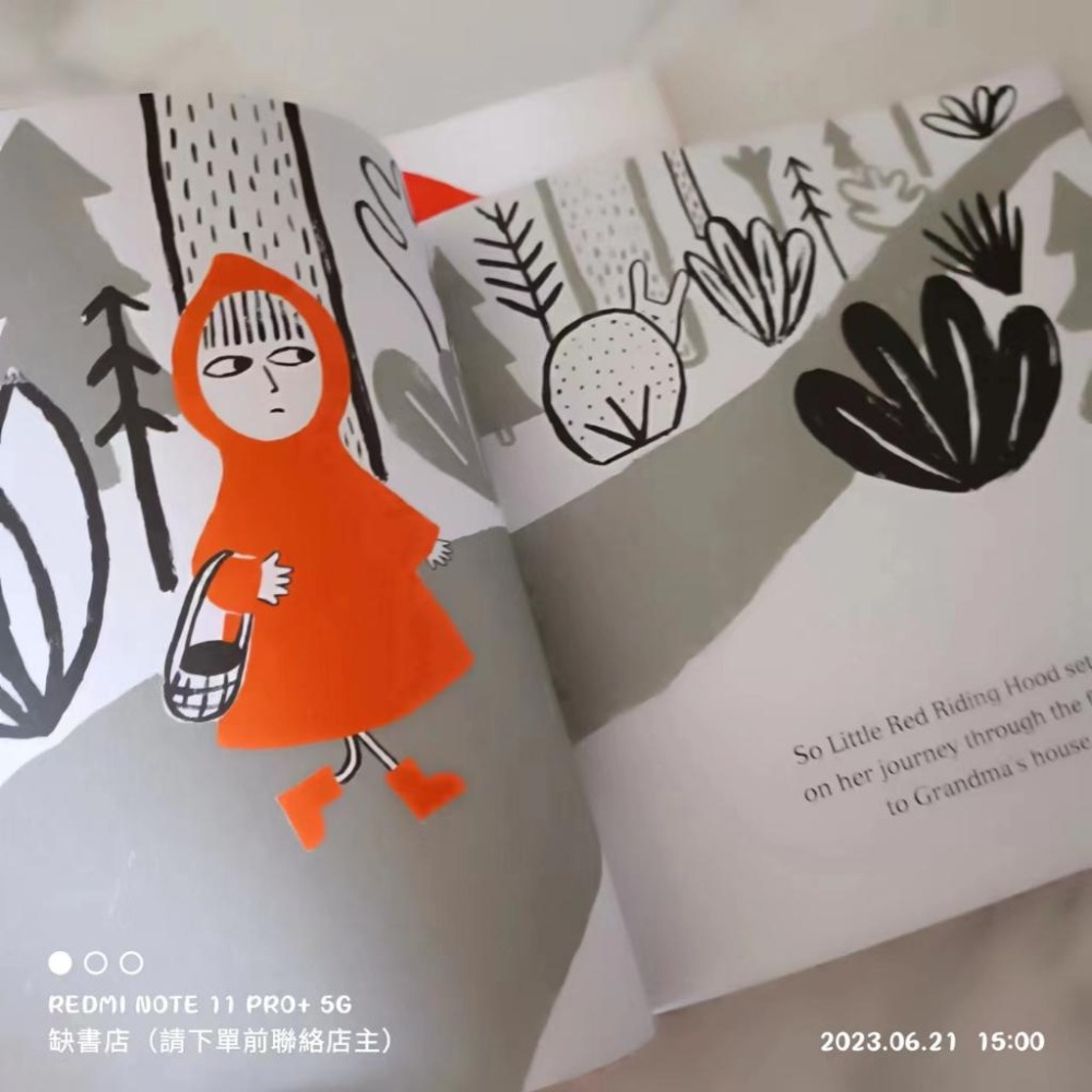 現貨🍀獲獎平裝英文繪本Little Red🍀Bethan Woollvin🍀紅黑撞色+簡約拙趣的插圖🍀【缺書店】-細節圖4