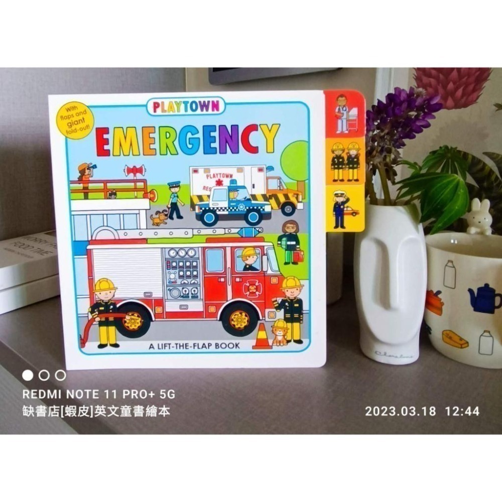 英文硬頁翻翻操作書A Lift-the-Flap book系列 Playtown/Emergency/airport-細節圖3