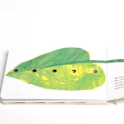 缺書店🍀經典英文啟蒙繪本The very hungry caterpillar 【硬頁書】🍀贈音檔-細節圖8