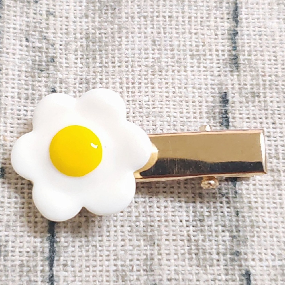 💕小V購物💕【手作髮夾系列 - 荷包蛋小花髮夾】 3cm手作髮夾 奶油膠髮夾 可愛髮夾 卡通髮夾 韓系髮夾 鴨嘴夾-細節圖3