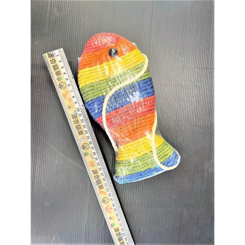 🌺妤珈寵物店🌺彩魚 貓抓板(本板為長型 長達25公分/個) (可掛、繩可平放) 抓板 磨甲板 麻繩-細節圖2