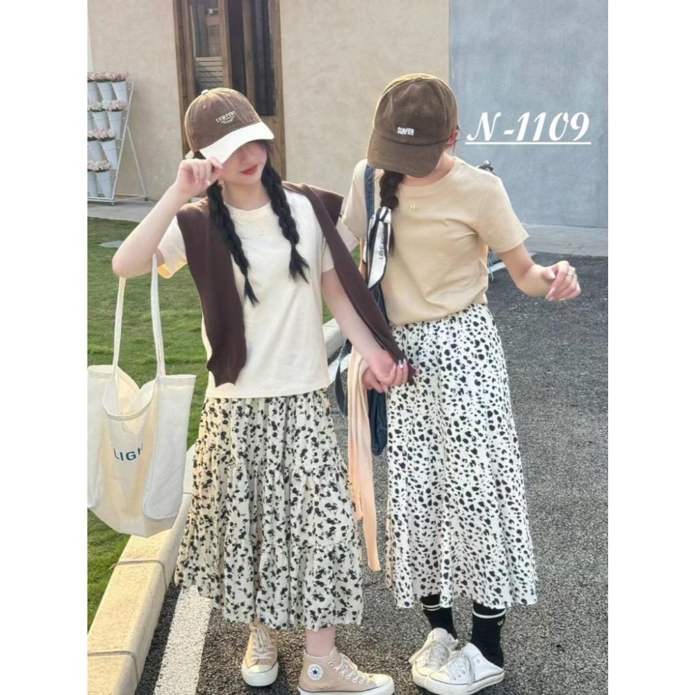 N-1109 𝓢𝓱𝓸𝓹 現貨🏷圓領純色H字裝飾短袖上衣-細節圖3