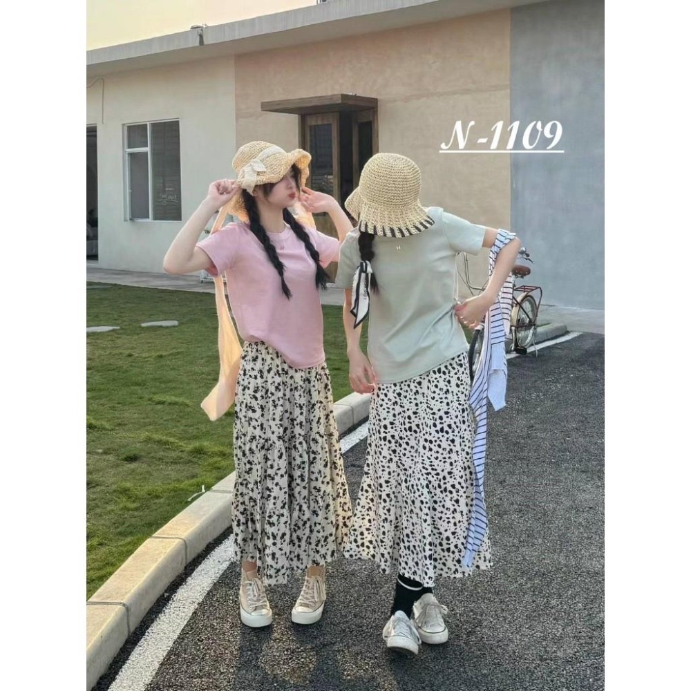 N-1109 𝓢𝓱𝓸𝓹 現貨🏷圓領純色H字裝飾短袖上衣-細節圖4