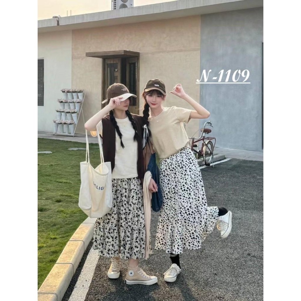 N-1109 𝓢𝓱𝓸𝓹 現貨🏷圓領純色H字裝飾短袖上衣-細節圖6