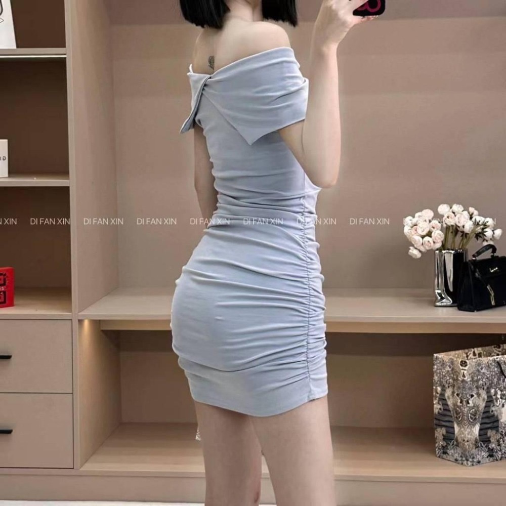 N-1109 𝓢𝓱𝓸𝓹 現貨🏷韓國同步🛒純欲一字肩褶皺顯瘦連身洋-細節圖4