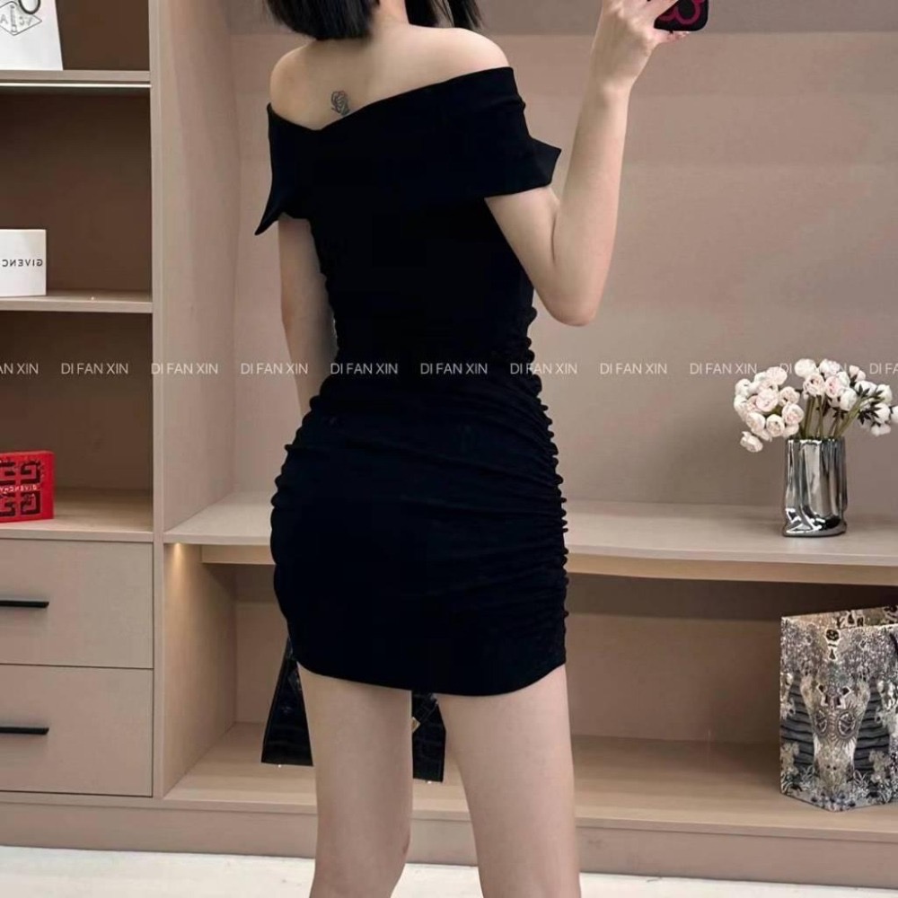 N-1109 𝓢𝓱𝓸𝓹 現貨🏷韓國同步🛒純欲一字肩褶皺顯瘦連身洋-細節圖6