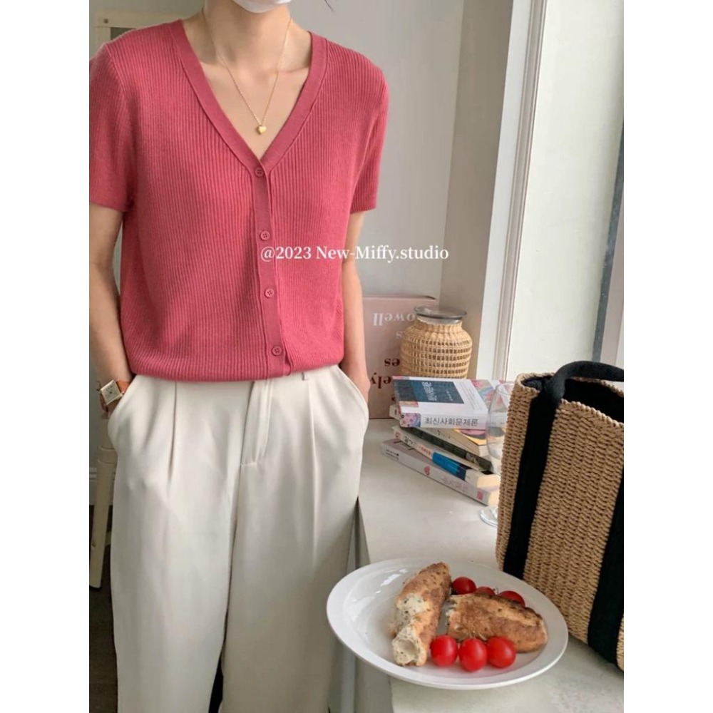 N-1109 𝓢𝓱𝓸𝓹 現貨🏷 V領親膚柔軟短袖針織上衣-細節圖6
