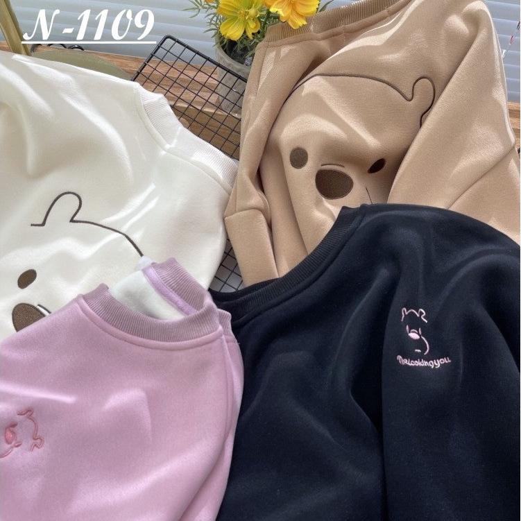 N-1109 𝓢𝓱𝓸𝓹 現貨🏷 🐻小熊刺繡圓領刷毛拼接衛衣上衣-細節圖2