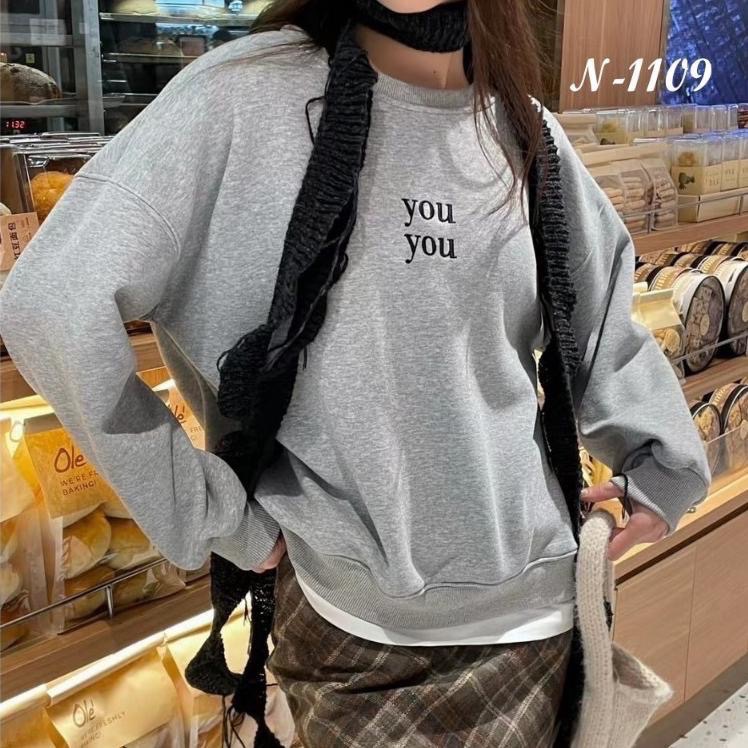 N-1109 𝓢𝓱𝓸𝓹 現貨🏷 you刷毛拼接圓領衛衣大學T-細節圖7