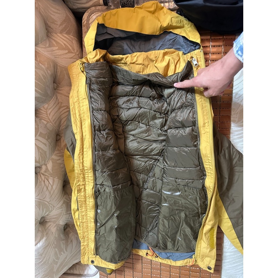 【歐都納】男款防水GORE-TEX二件式風衣外套A-G1713M黃棕（M號）-細節圖5