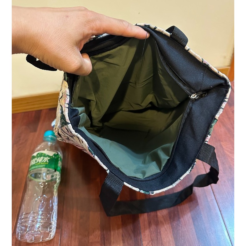 [售] 手提袋 (維尼熊圖樣) 全新-細節圖2